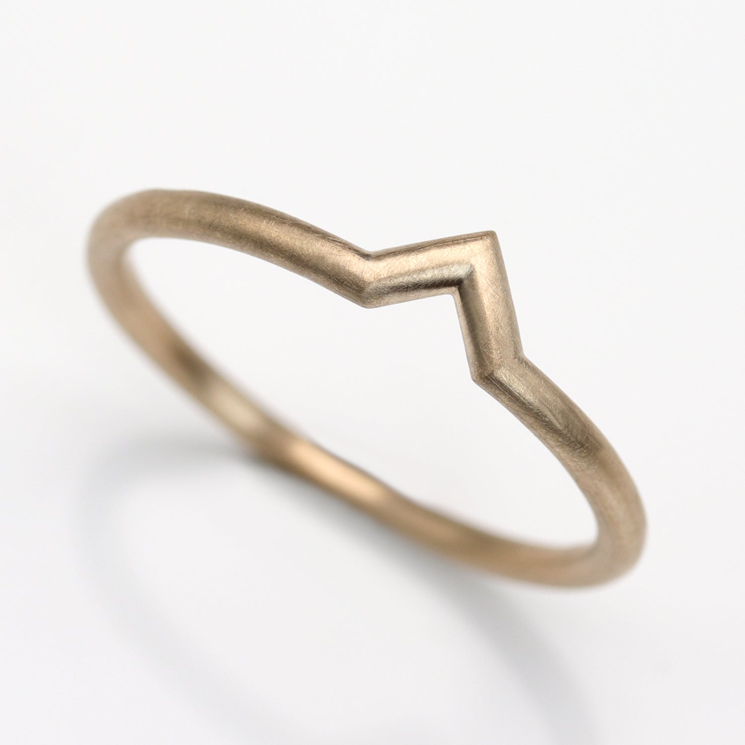 Chevron Contour Band